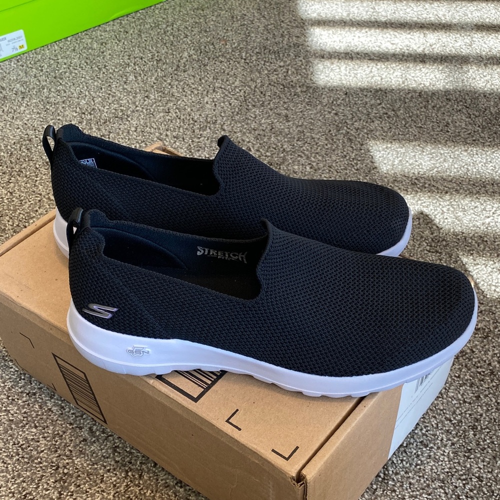 Skechers Women's Black Slip-On Air Cooled GOGA Mat Athletic Shoes - Picture 2 of 7